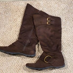 Brown‎ suede boots